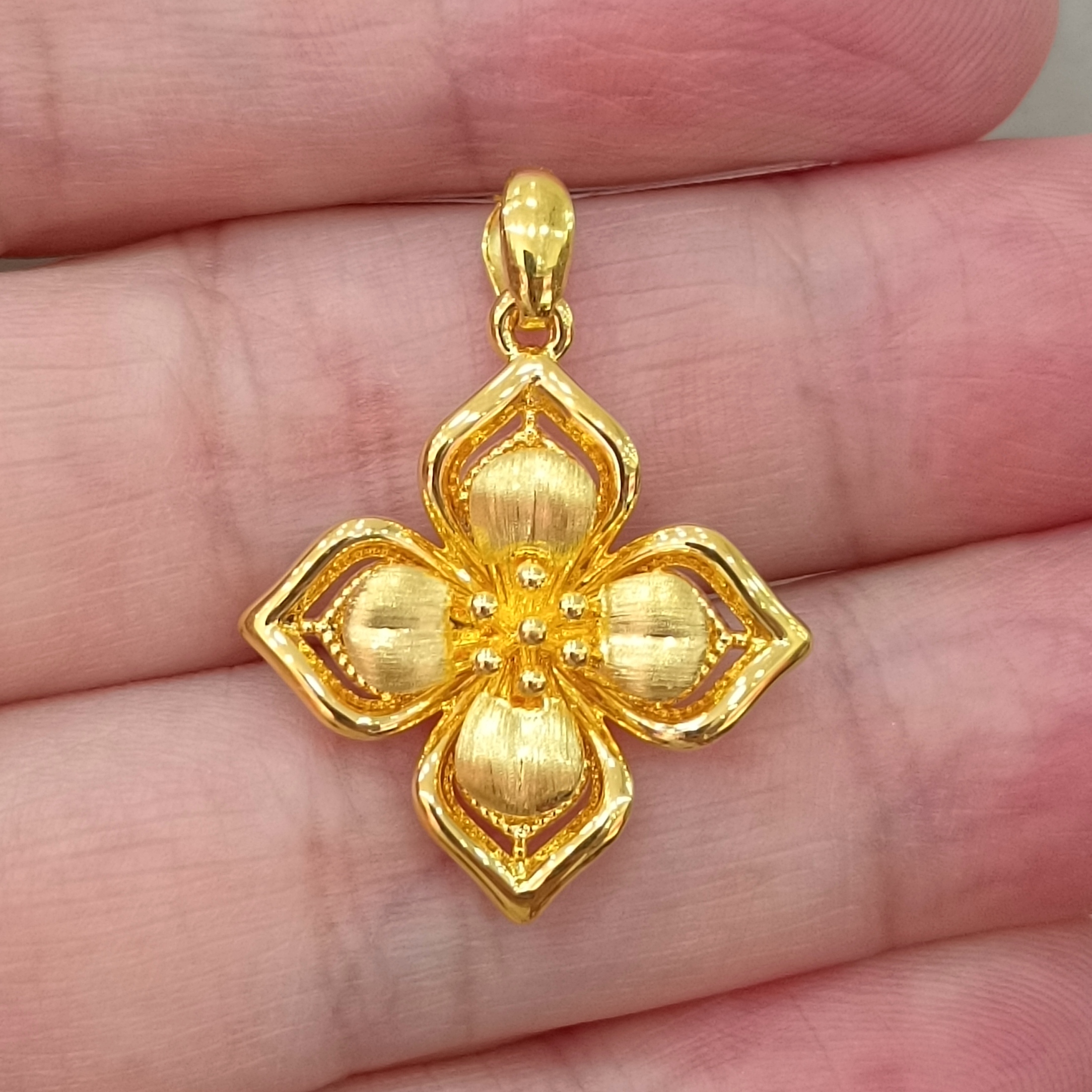 足金999黄金吊坠四叶草花型厚实正品纯黄金女式新款显大吊坠2.39