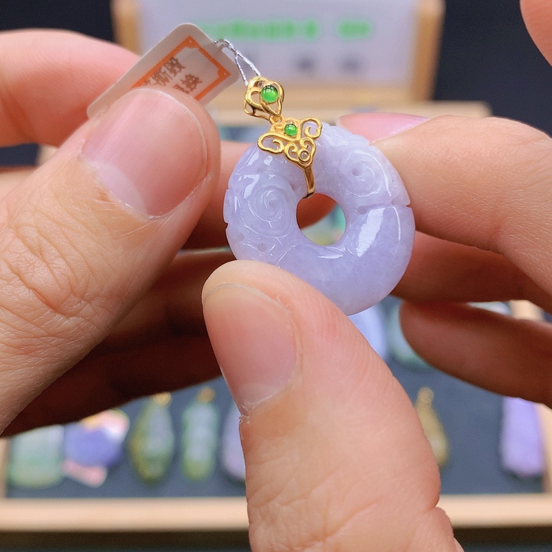 翡翠18K金镶嵌颈饰