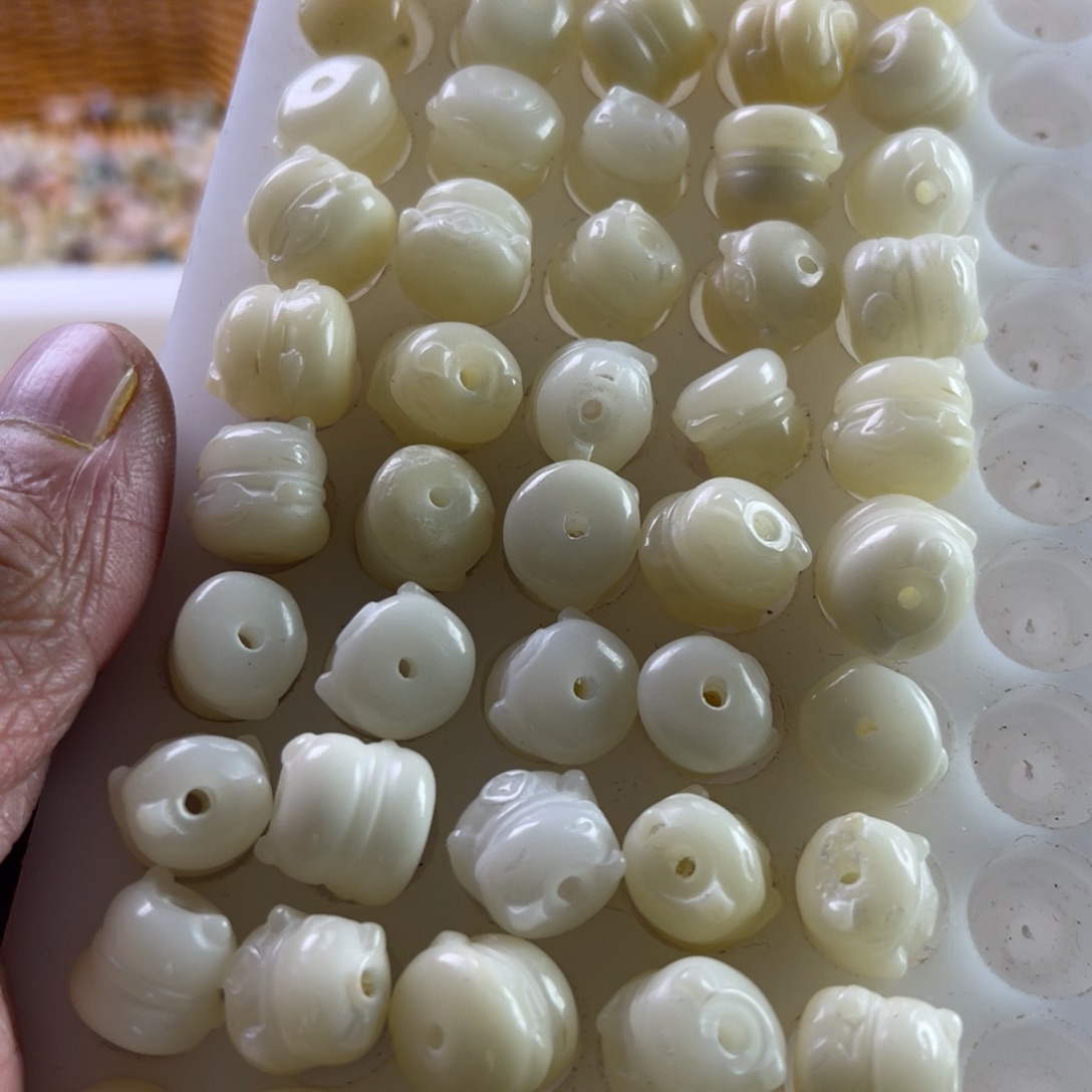 白玉菩提吊坠瑕疵12白玉猫50颗