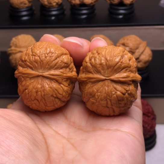 文玩核桃把件金蟒蛇皮球13