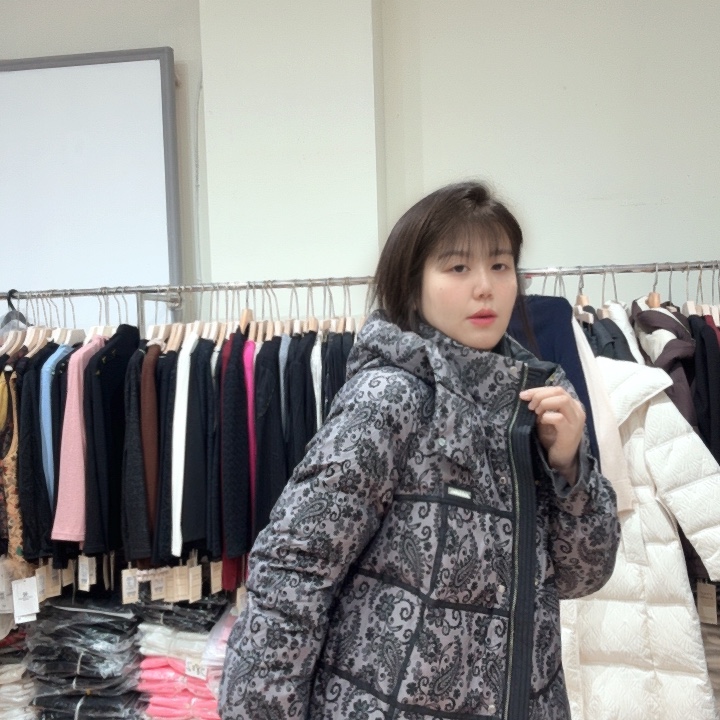 姐***王芮娜依莲芮娜依莲