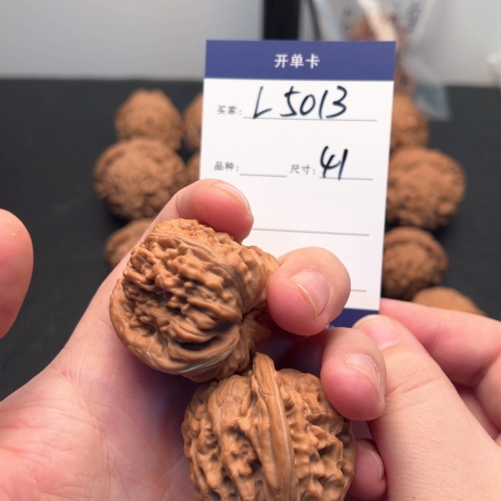 文玩核桃把件米*三全品四座楼5013