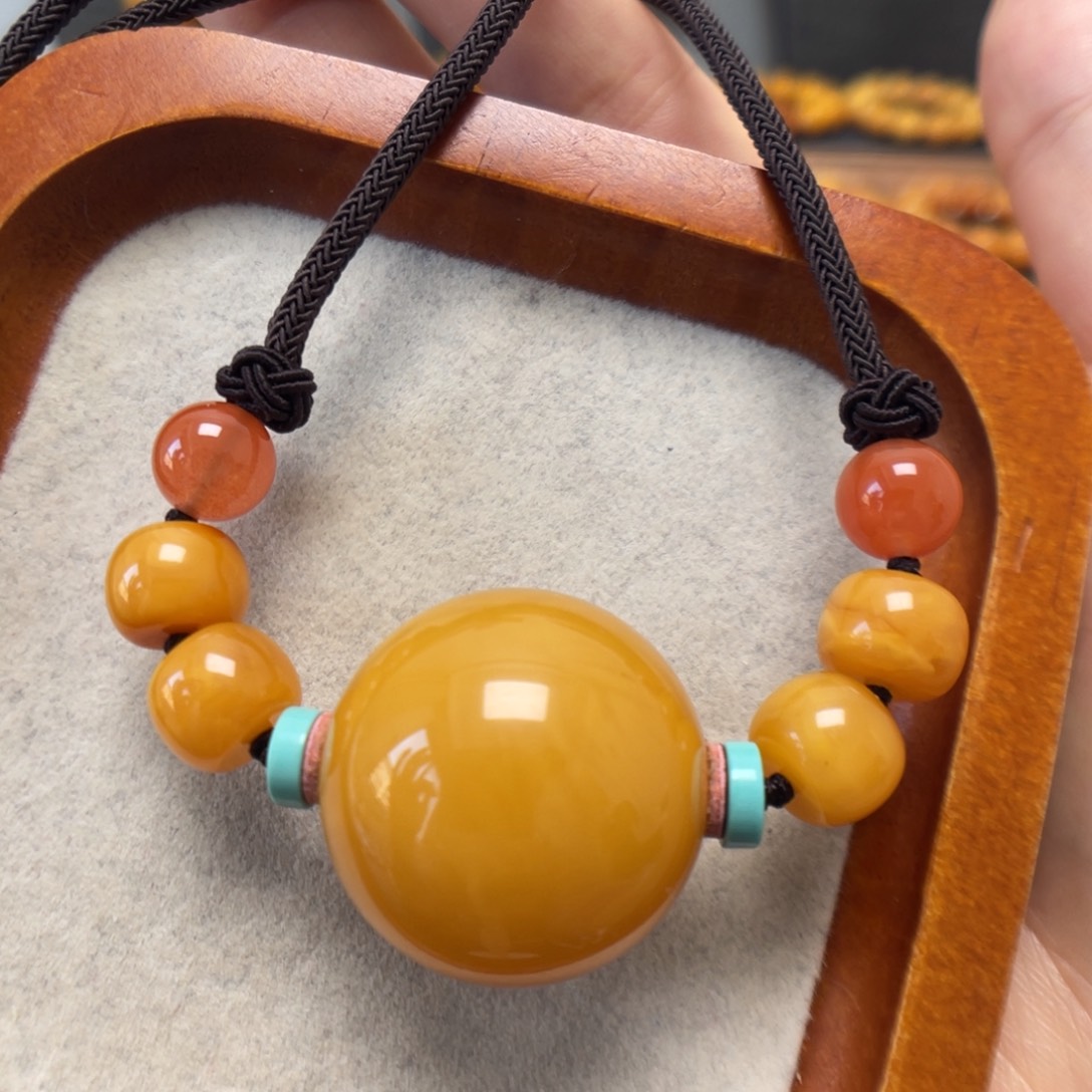 蜜蜡未镶嵌颈饰蜜蜡