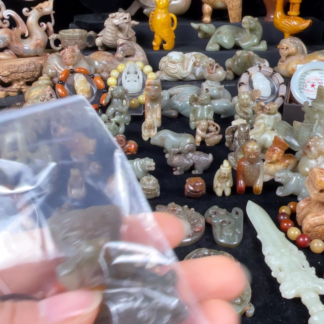 〈***〉和田玉未镶嵌挂件