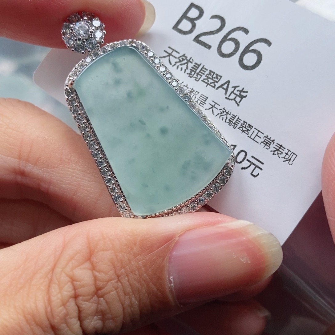 【闪购商品】翡翠吊坠(不含链)未镶嵌