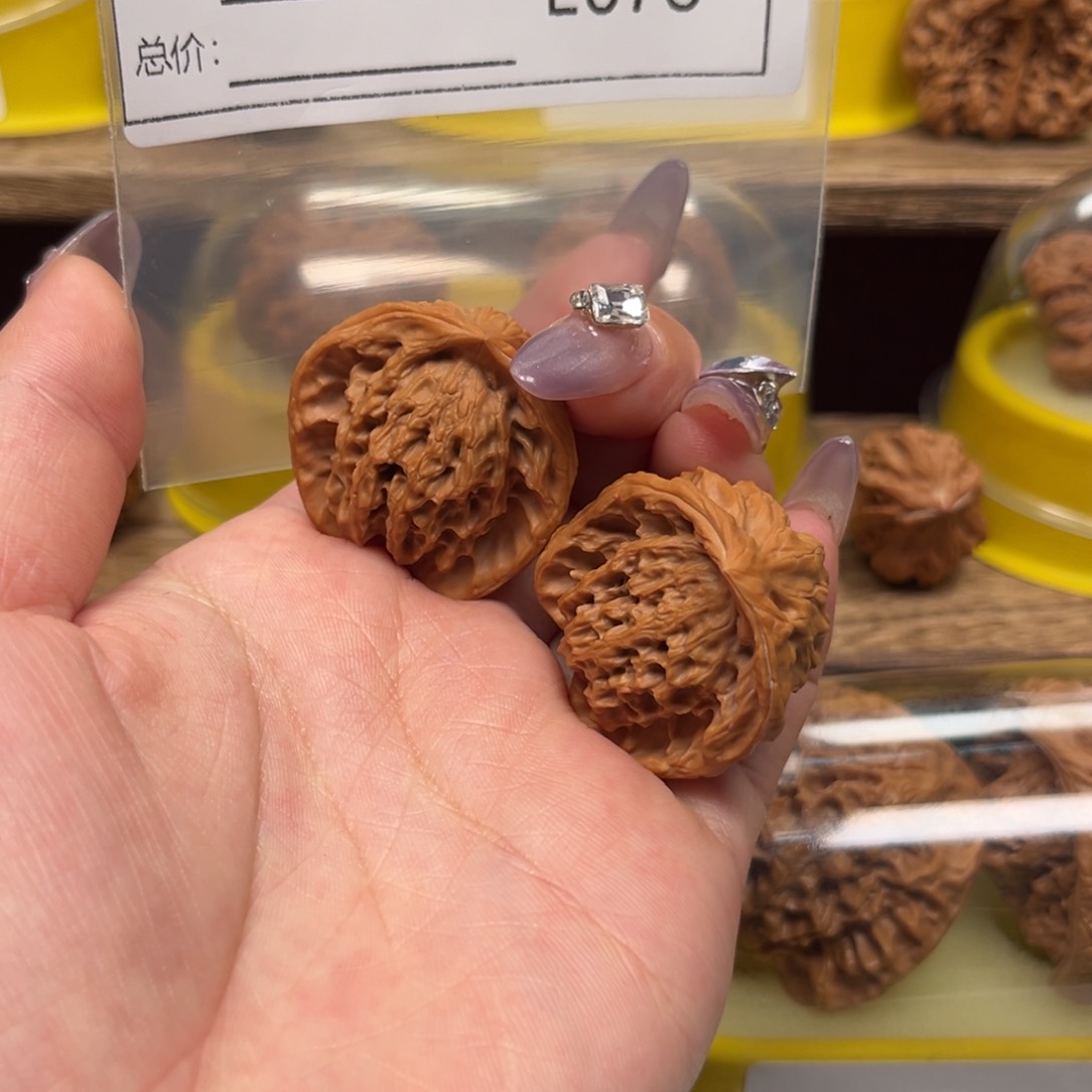 文玩核桃吊坠蛇头