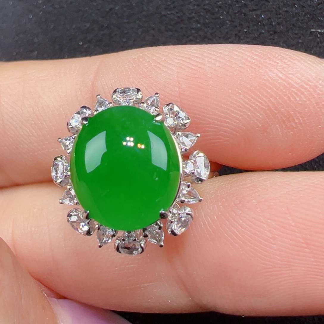 翡翠18K金镶嵌戒指蛋面