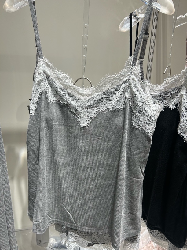 老莫推荐短裤灰色蕾丝吊带套装
