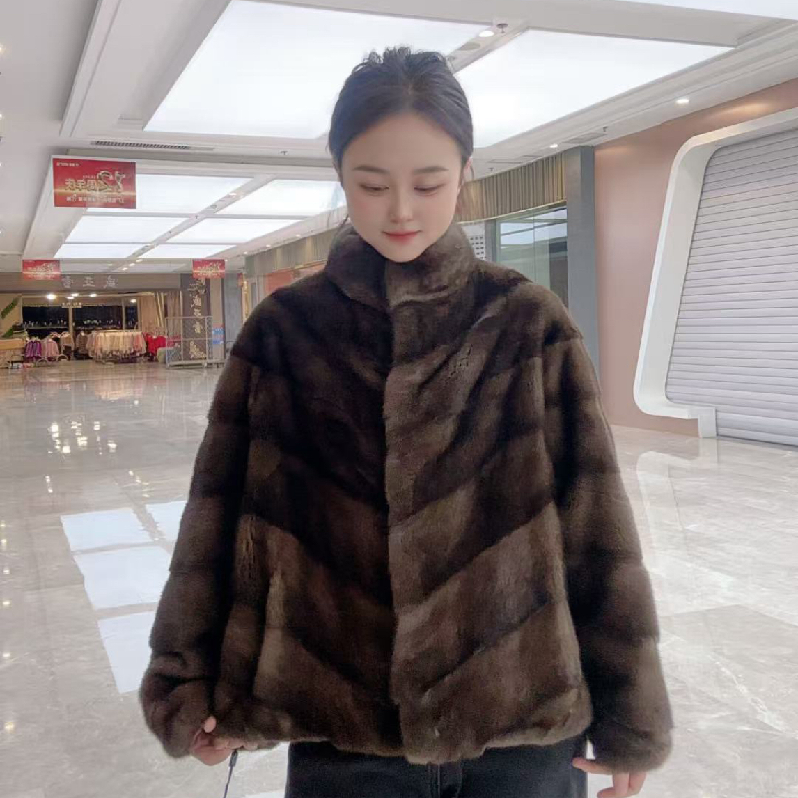 新款咖色立领斜排貂皮外套