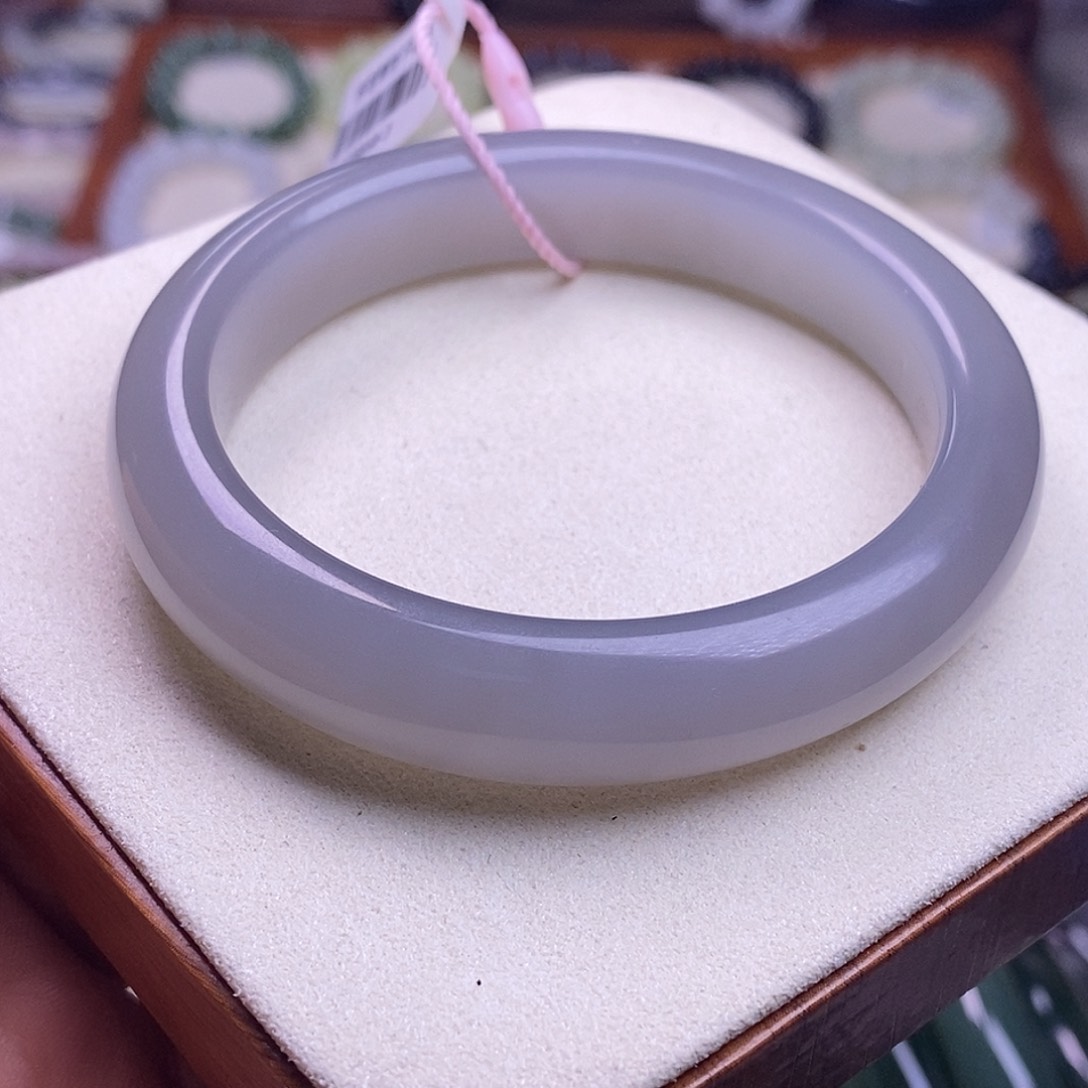 颈饰未镶嵌和田玉毕业级老坑料高冰烟紫手镯56.6