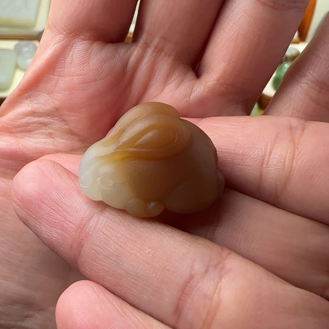 L***P和田玉兔子未镶嵌定制和田玉