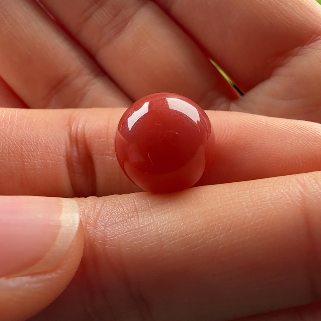 南红玛瑙未镶嵌圆珠：13.1大黑洞 深水红 色浓色暗