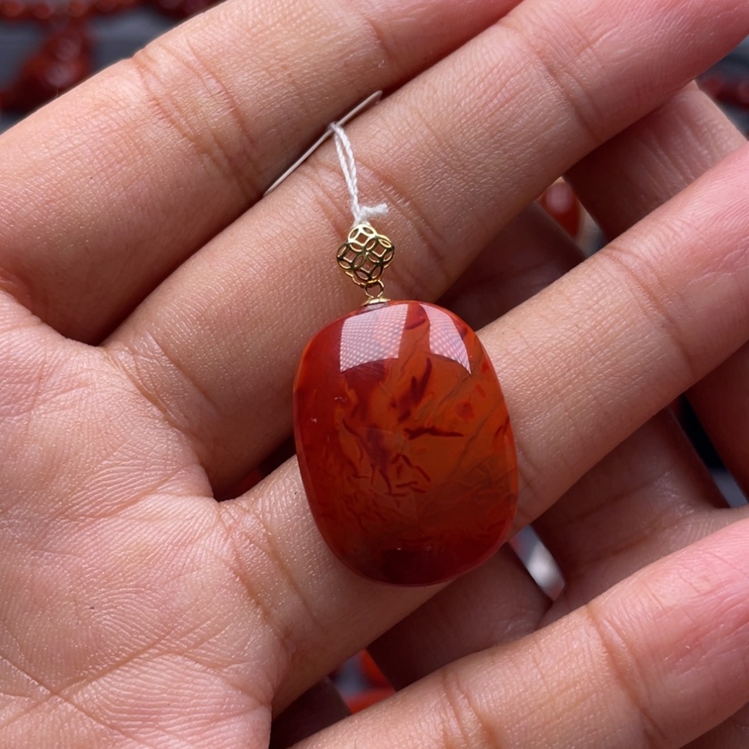 南红玛瑙18K金镶嵌珠宝奇石无事牌吊坠