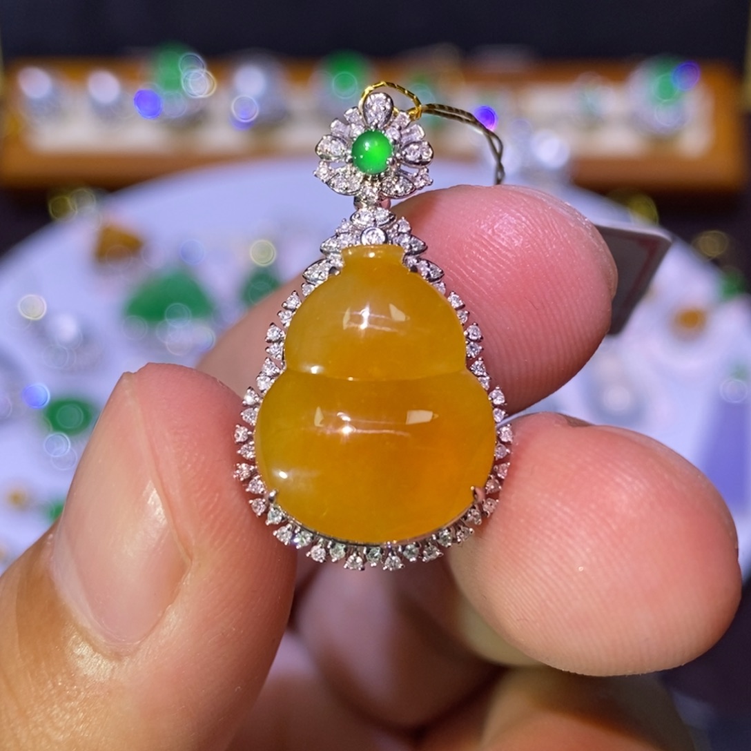 【闪购商品】颈饰18K金镶嵌翡翠