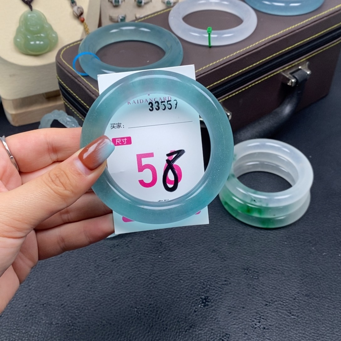 S***a石英质玉未镶嵌手镯