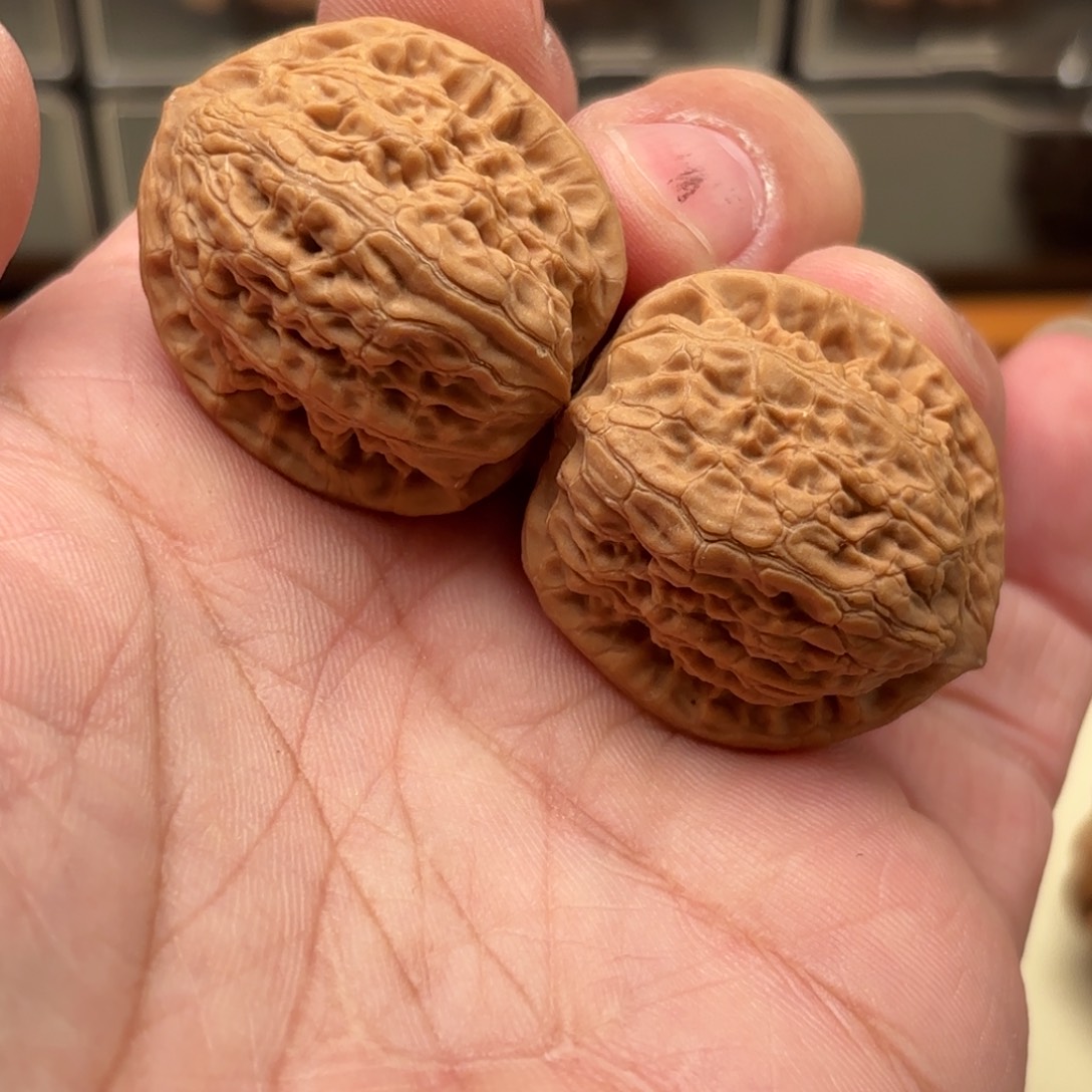 文玩核桃把件夜明珠