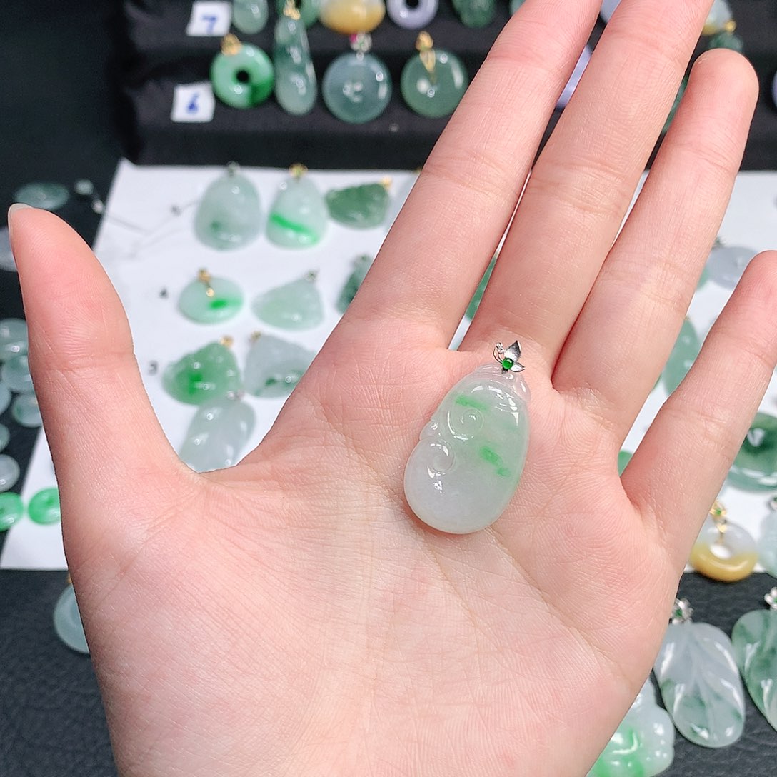 翡翠颈饰未镶嵌翡翠