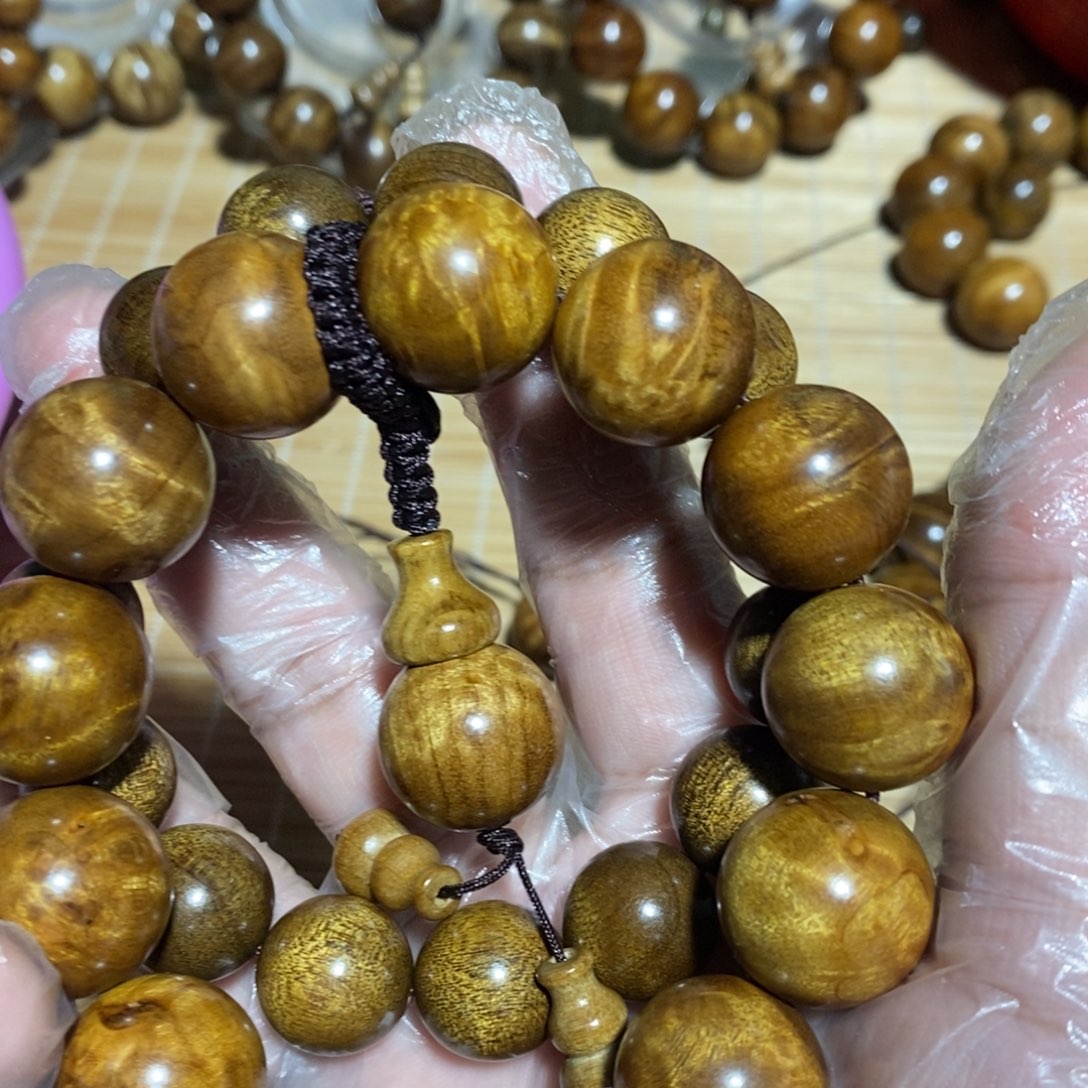 金丝楠人****生小叶1.8手串微瑕