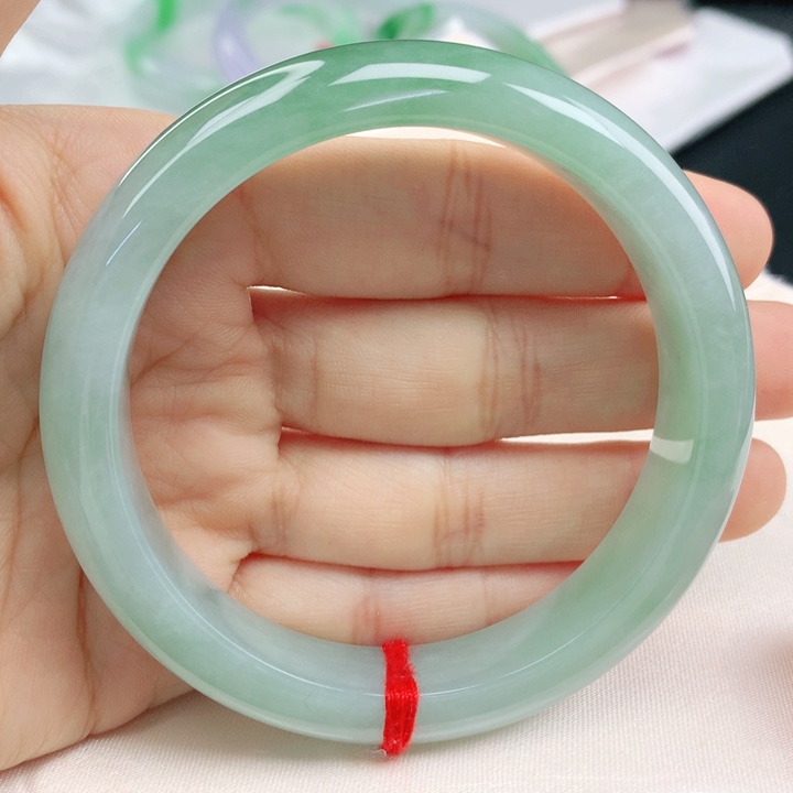 翡翠手镯未镶嵌深果绿58