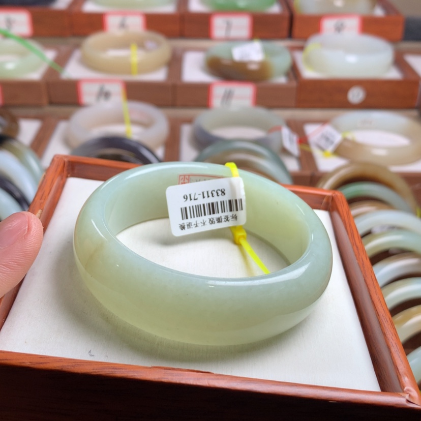 【闪购商品】和田玉手镯未镶嵌53