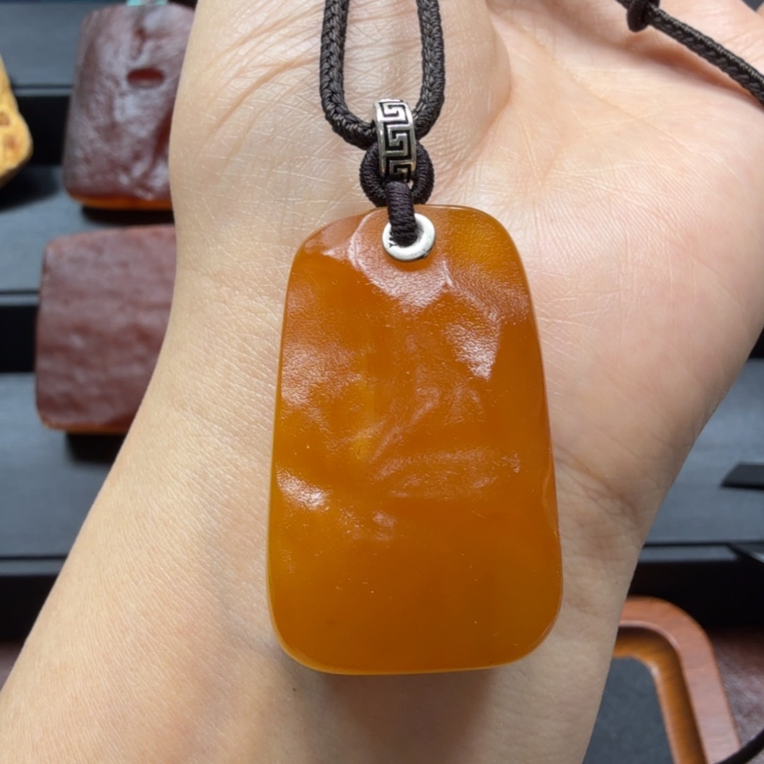 琥珀吊坠(赠链)未镶嵌