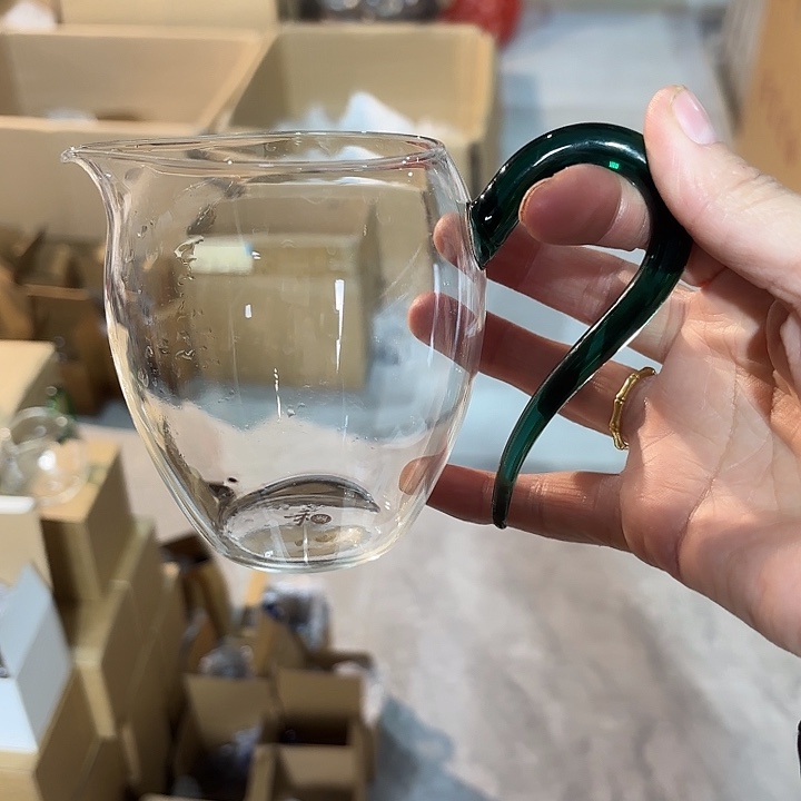 忆然墨绿。            哟