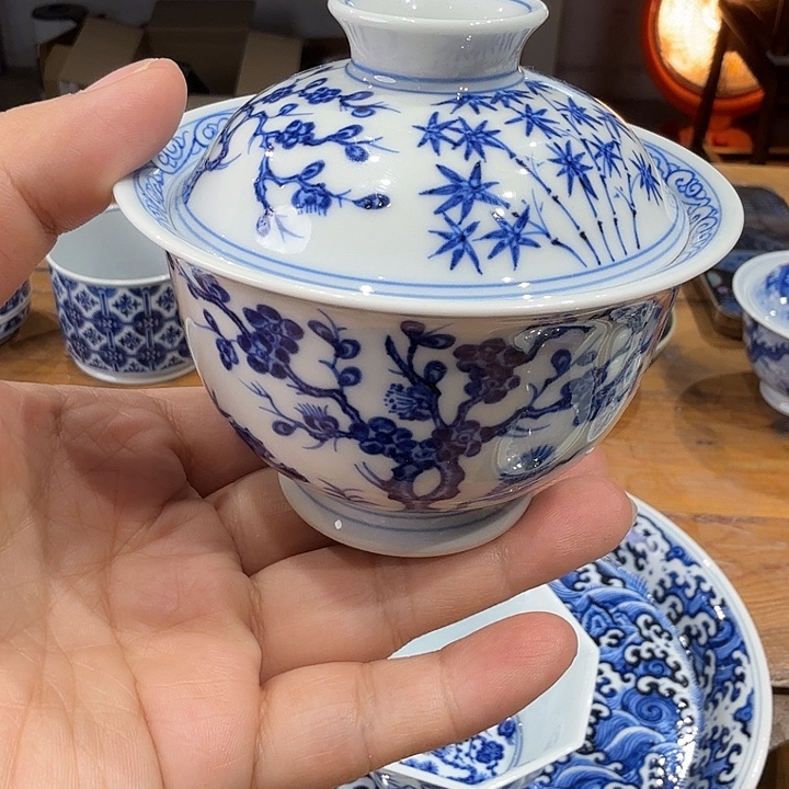 手绘陶瓷福利盖碗