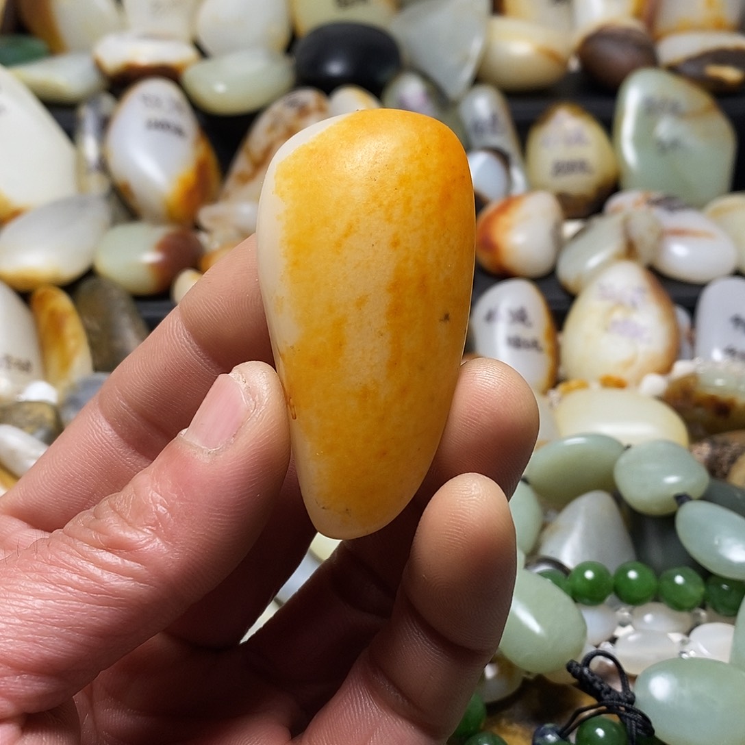 和田玉颈饰未镶嵌吊坠