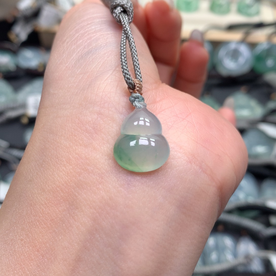 翡翠颈饰未镶嵌葫芦