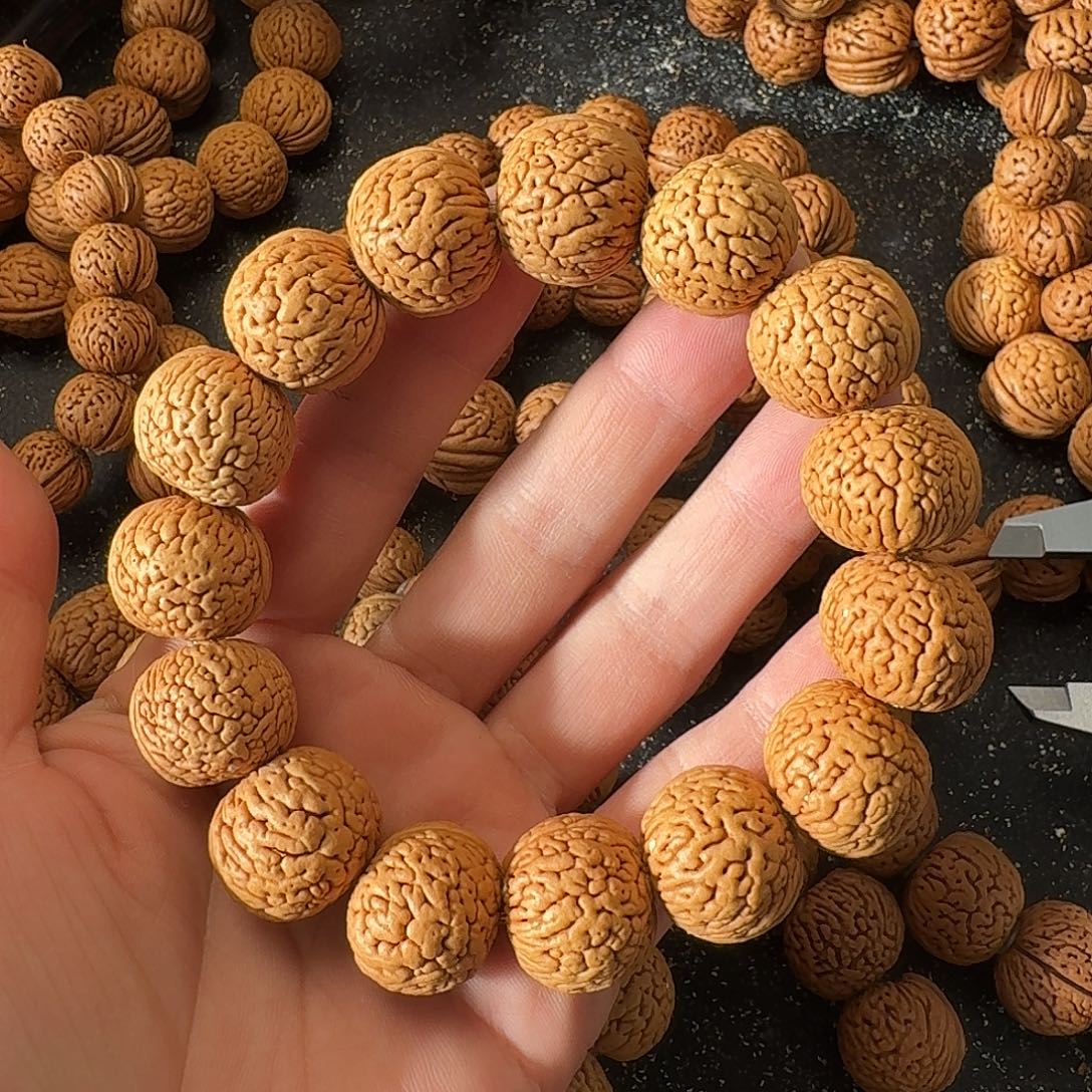 春***岸吊坠桃核野生肌肉手串