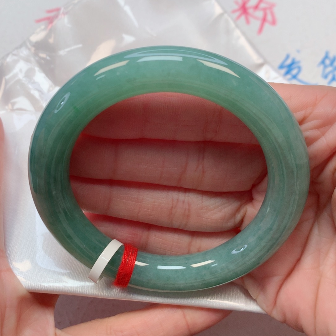 翡翠手镯未镶嵌56胖圆条 油青底