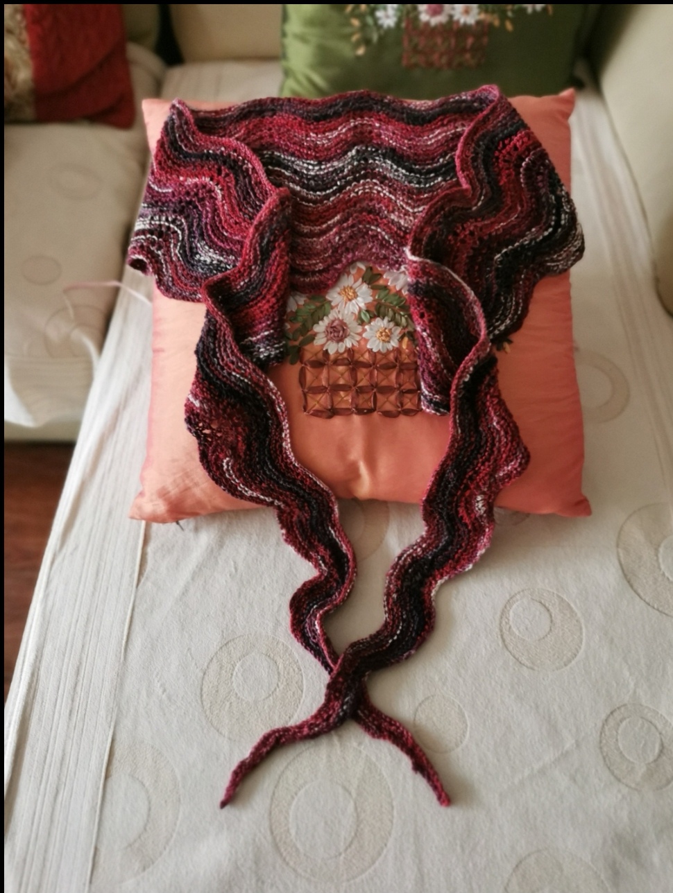 德国黑猫魔球手工编织斑点奇迹凤尾花弹力渐变紫色围巾（成品）毛线