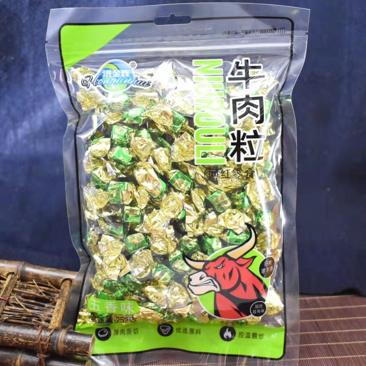 洪金辉牛肉粒五香味 252g