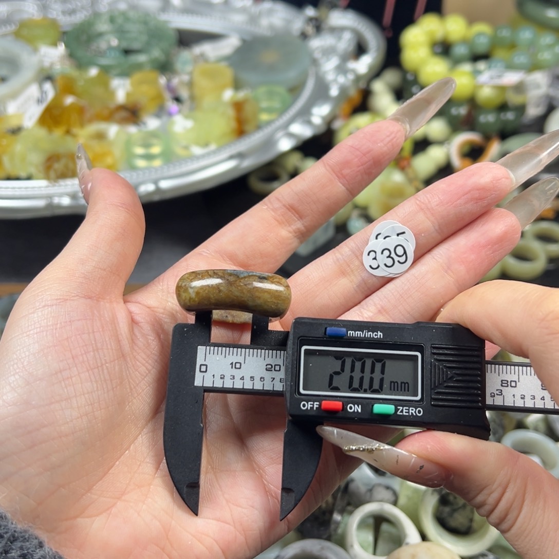 蛇纹石玉未镶嵌戒指