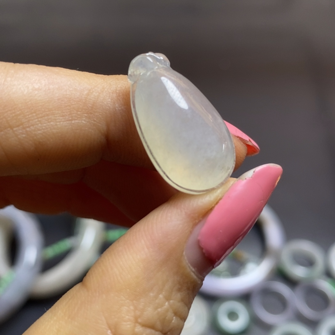 定制翡翠未镶嵌挂件