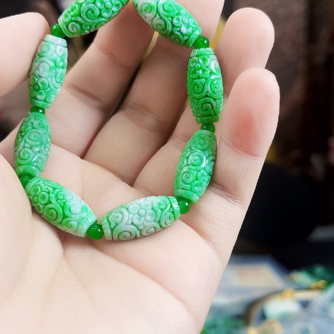 翡翠未镶嵌颈饰手链