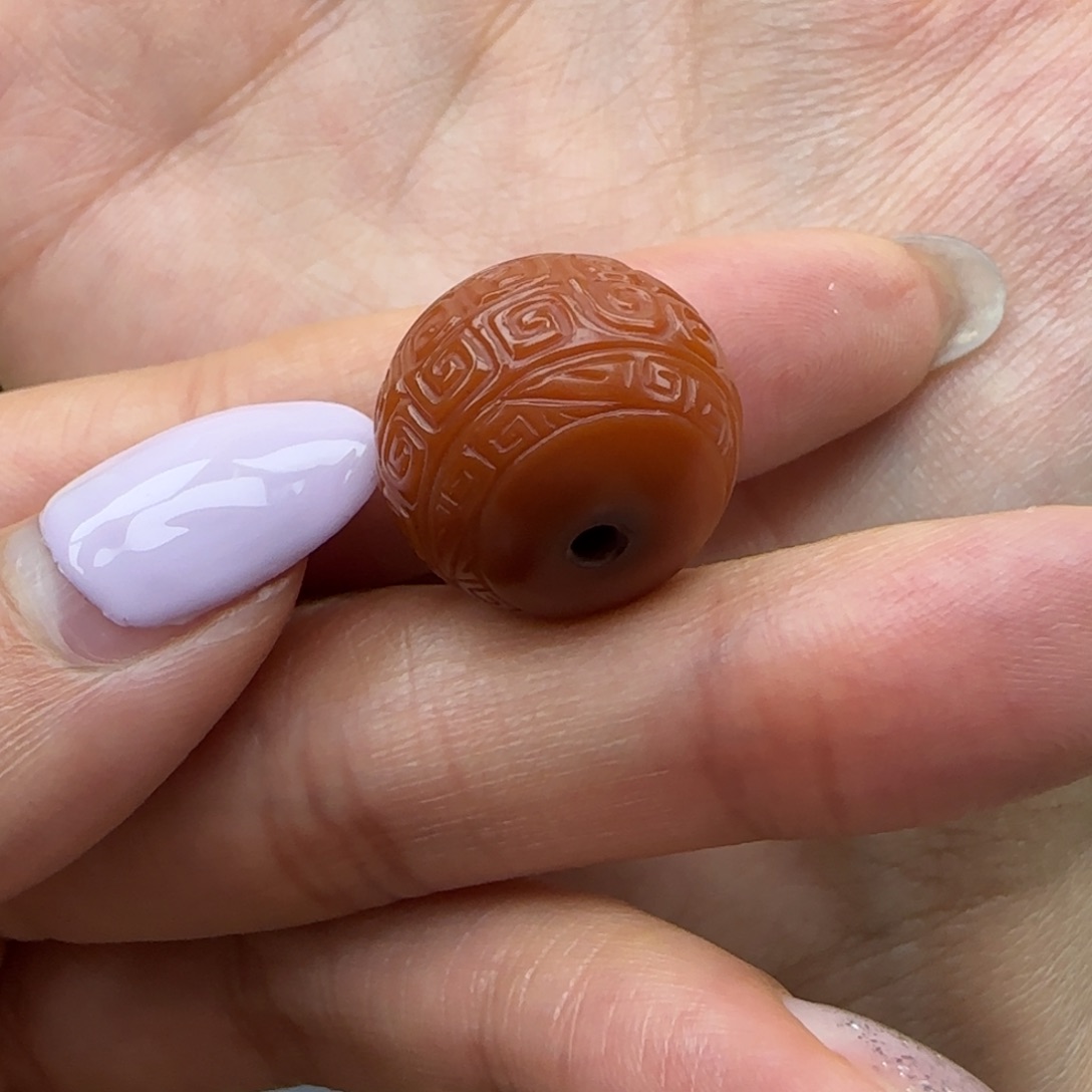 石英质玉颈饰未镶嵌爱****?