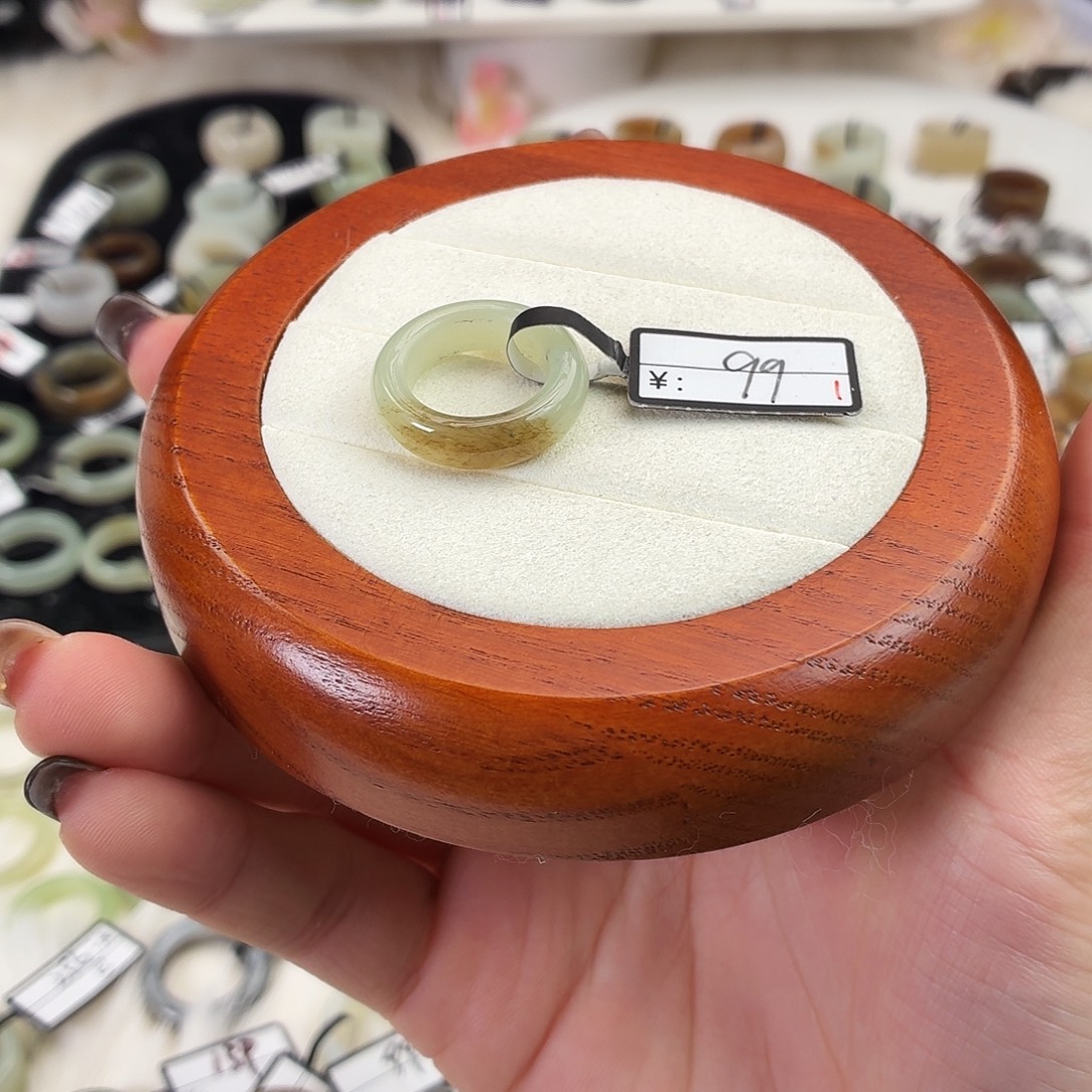 和田玉（糖玉）未镶嵌戒指Q51一口糖小轮胎内径15.3港码