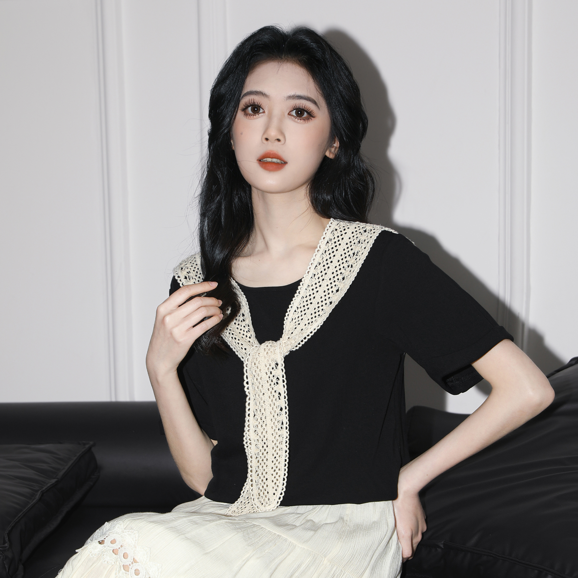 黑色假两件短袖T恤女夏2025夏季新款设计感蕾丝披肩体恤正肩上衣