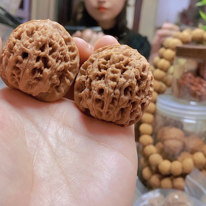【闪购商品】文玩核桃把件39红皮水龙纹