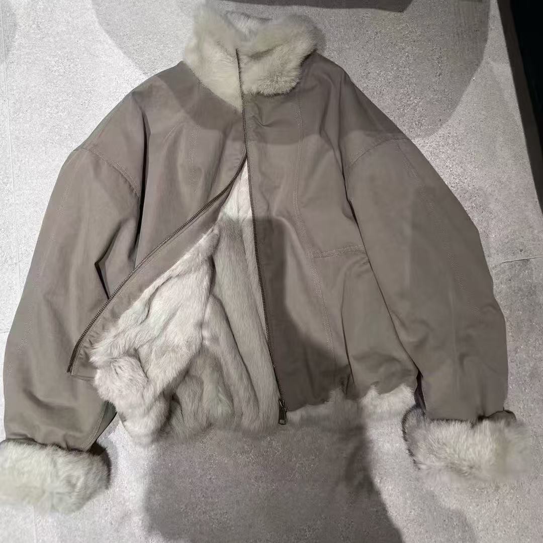 欧货2025冬新款时尚翻领拼接兔毛皮毛一体外套女宽松百搭保暖上衣