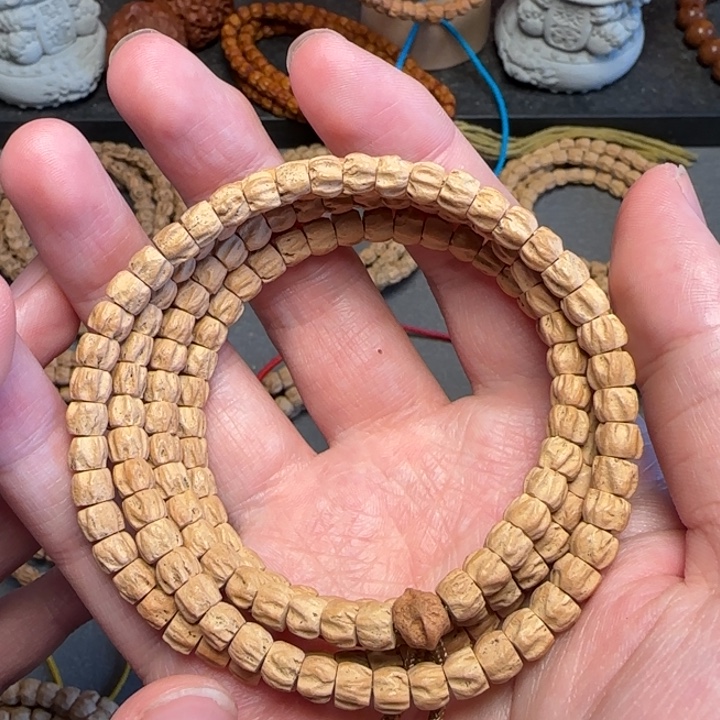 O***手串柏香籽/百香籽刀锋龙脊