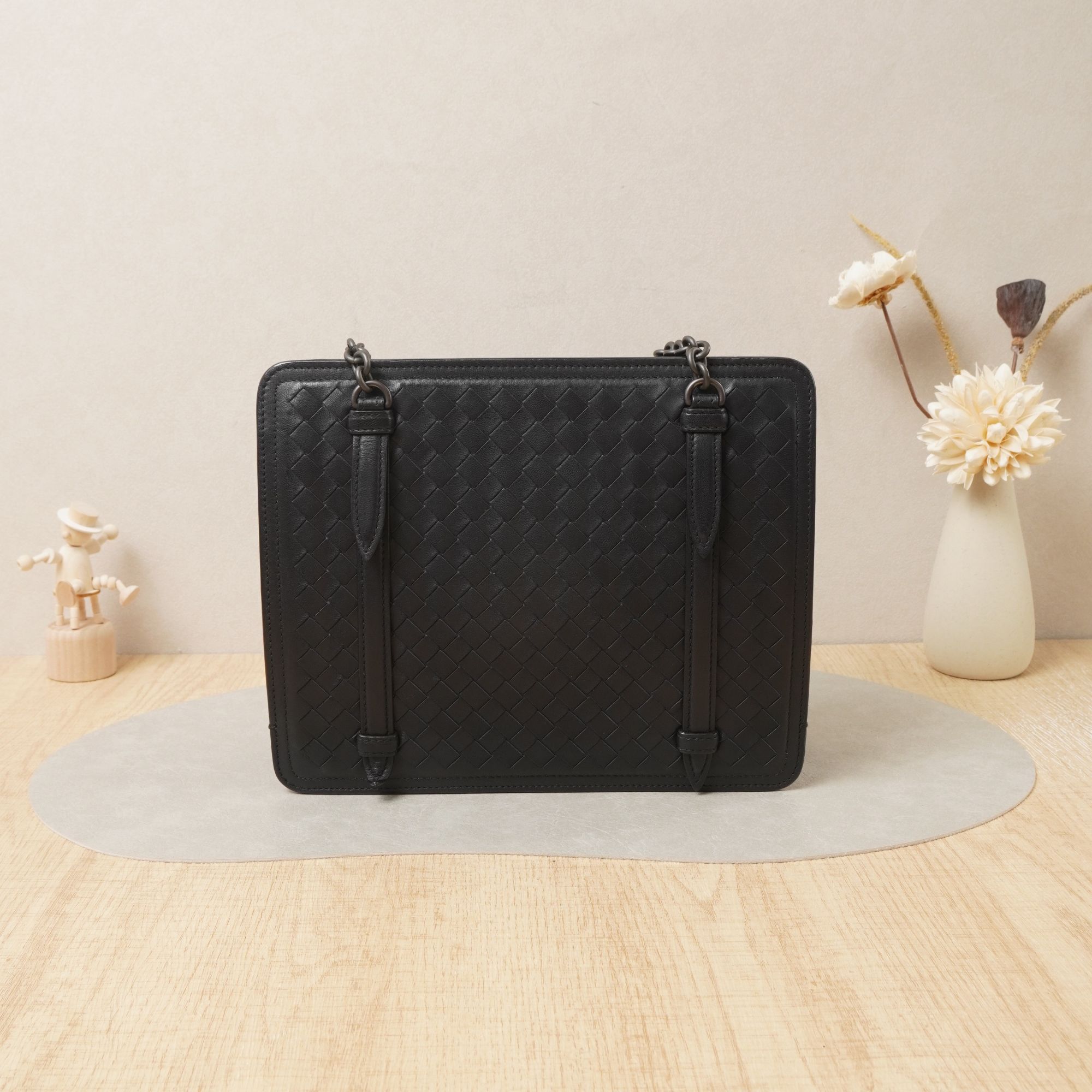 95新 BOTTEGA VENETA/葆蝶家 编织链条肩背墨蓝羊皮尘袋DS047765