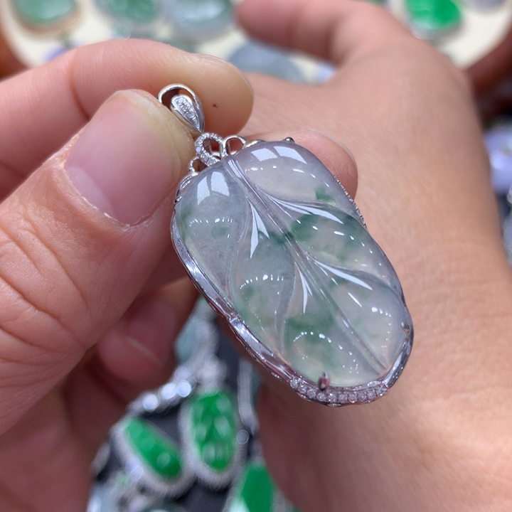 翡翠吊坠(不含链)18K金镶嵌