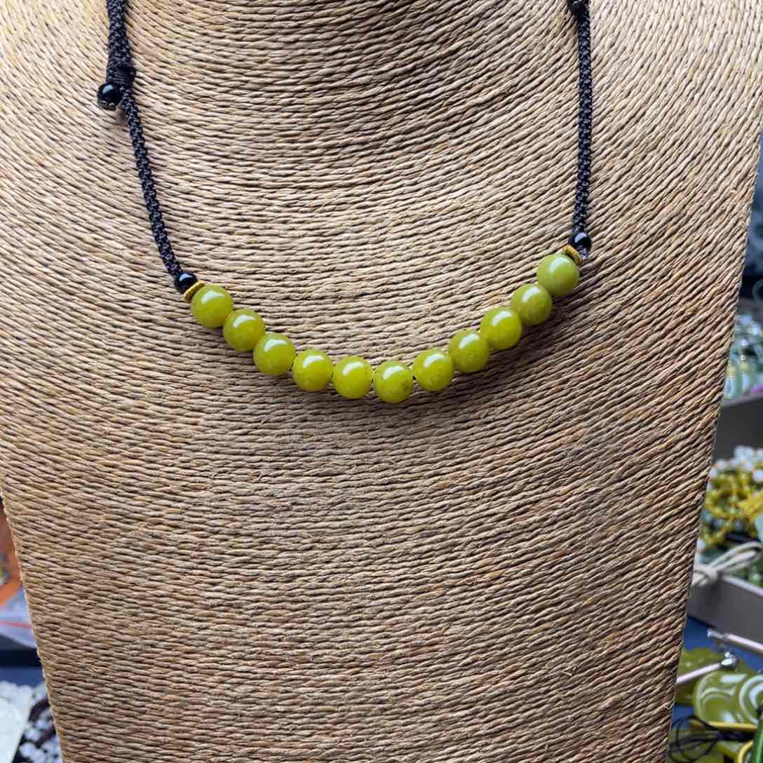 蛇纹石玉颈饰未镶嵌