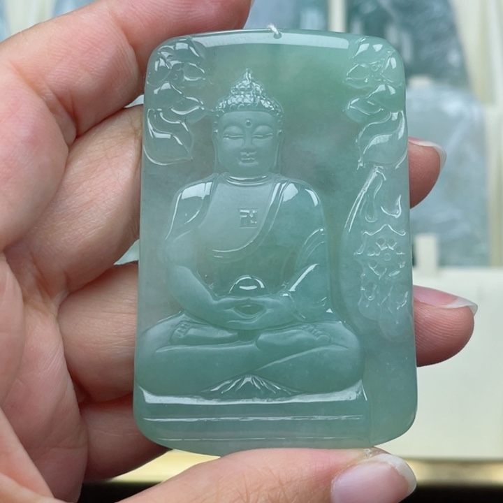 翡翠未镶嵌颈饰斌大日如来