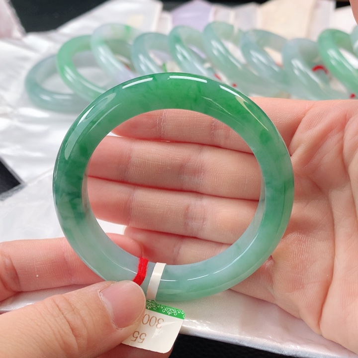 翡翠手镯未镶嵌缅甸A货翡翠手镯