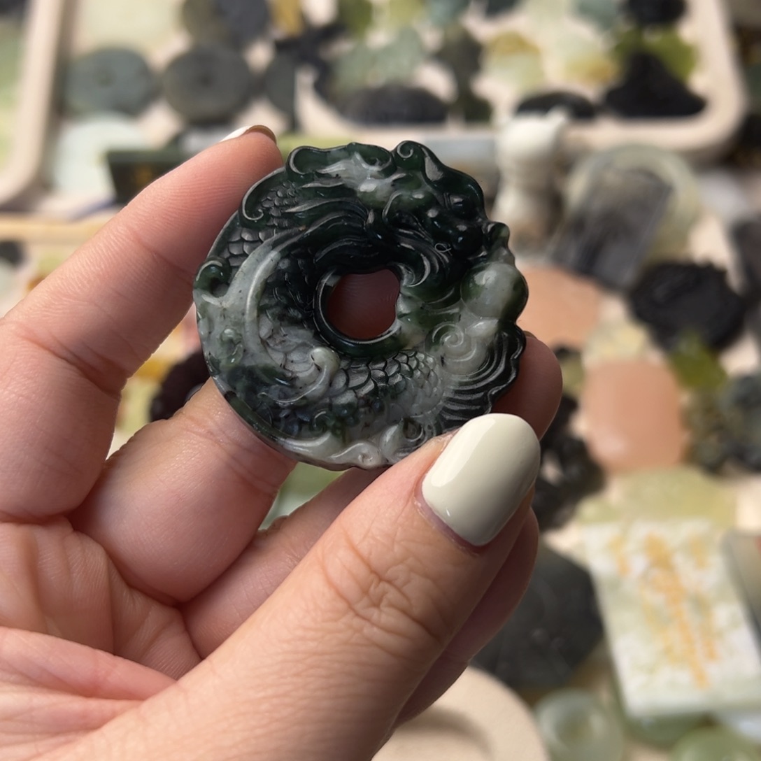 蛇纹石玉颈饰合金