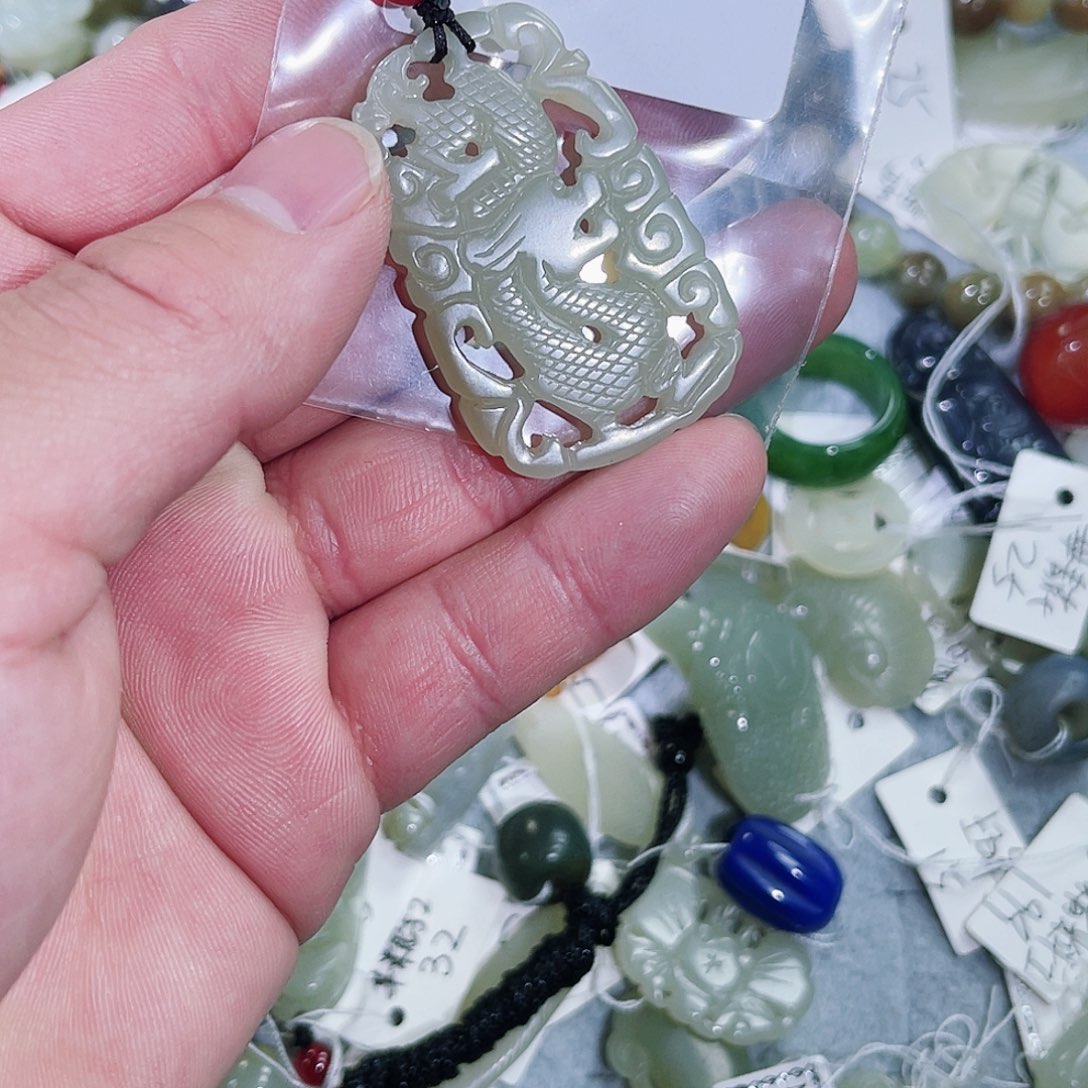 和田玉颈饰未镶嵌