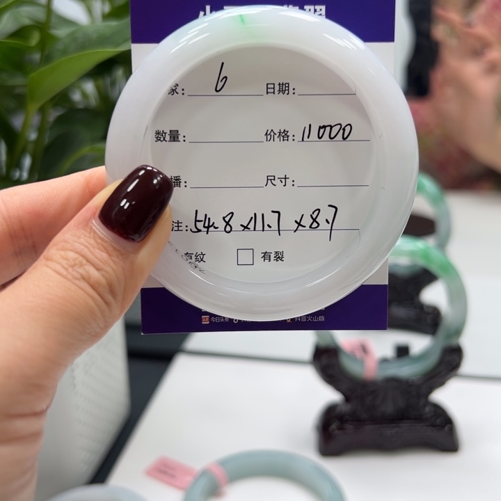 翡翠未镶嵌手镯6。                    